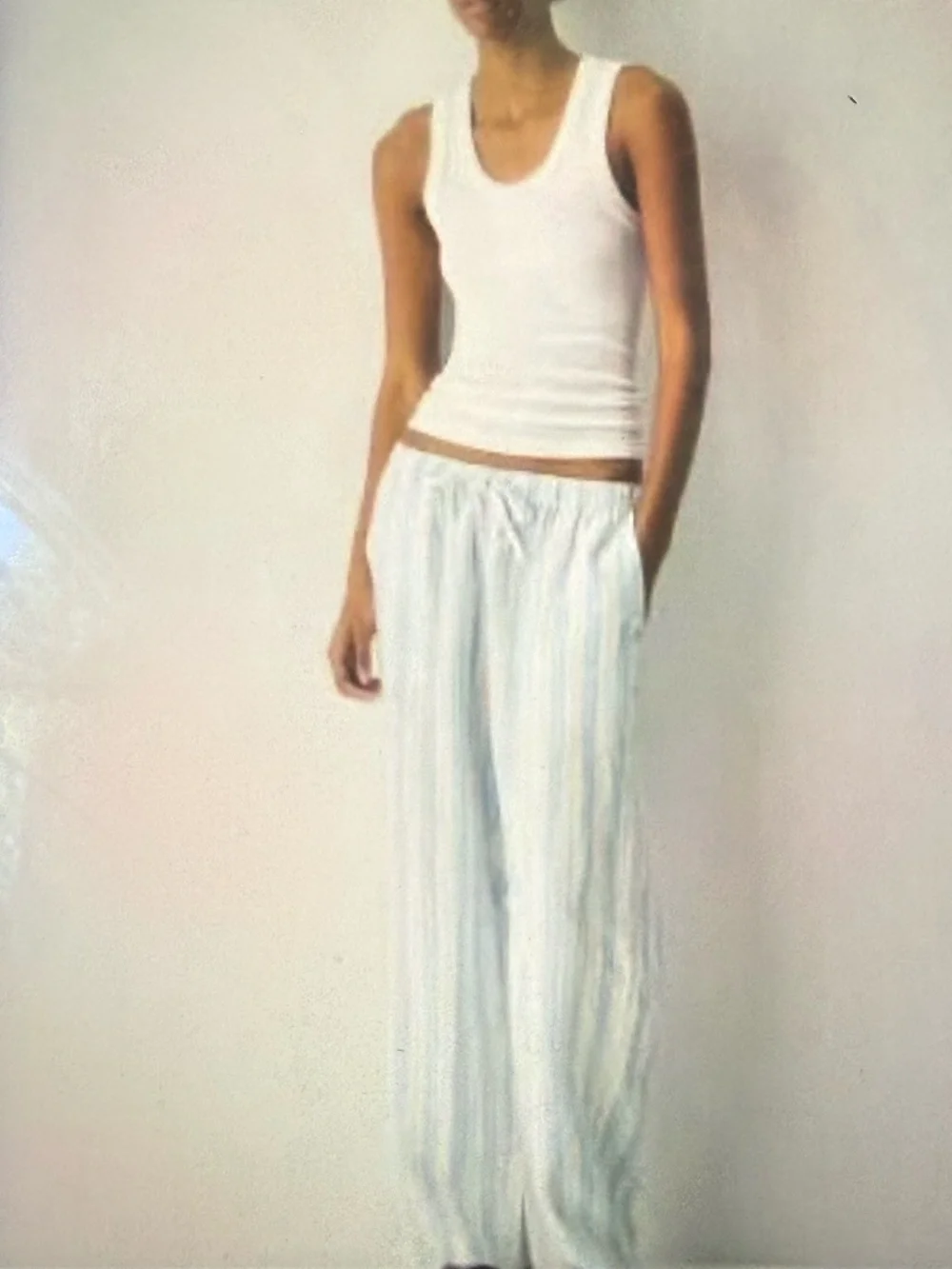 Aritzia Light Blue and White Linen Pants Size Small